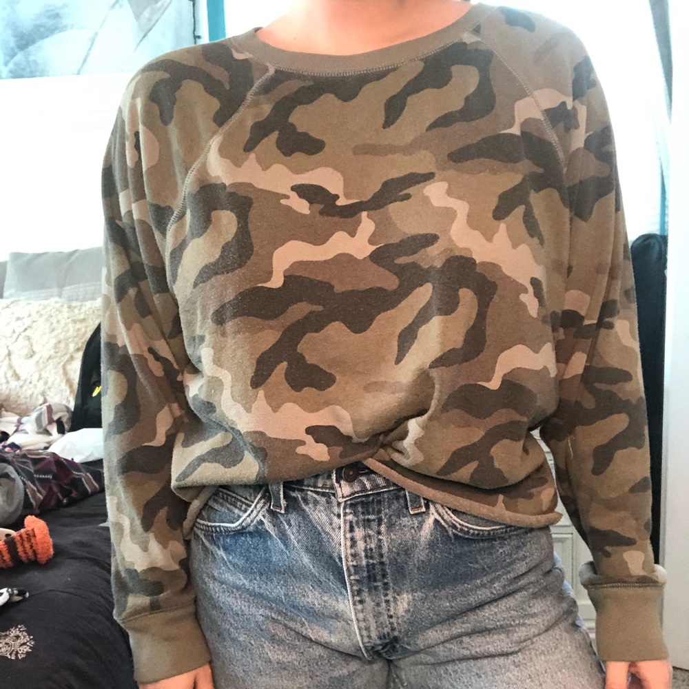 AE CREWNECK SWEATSHIRT